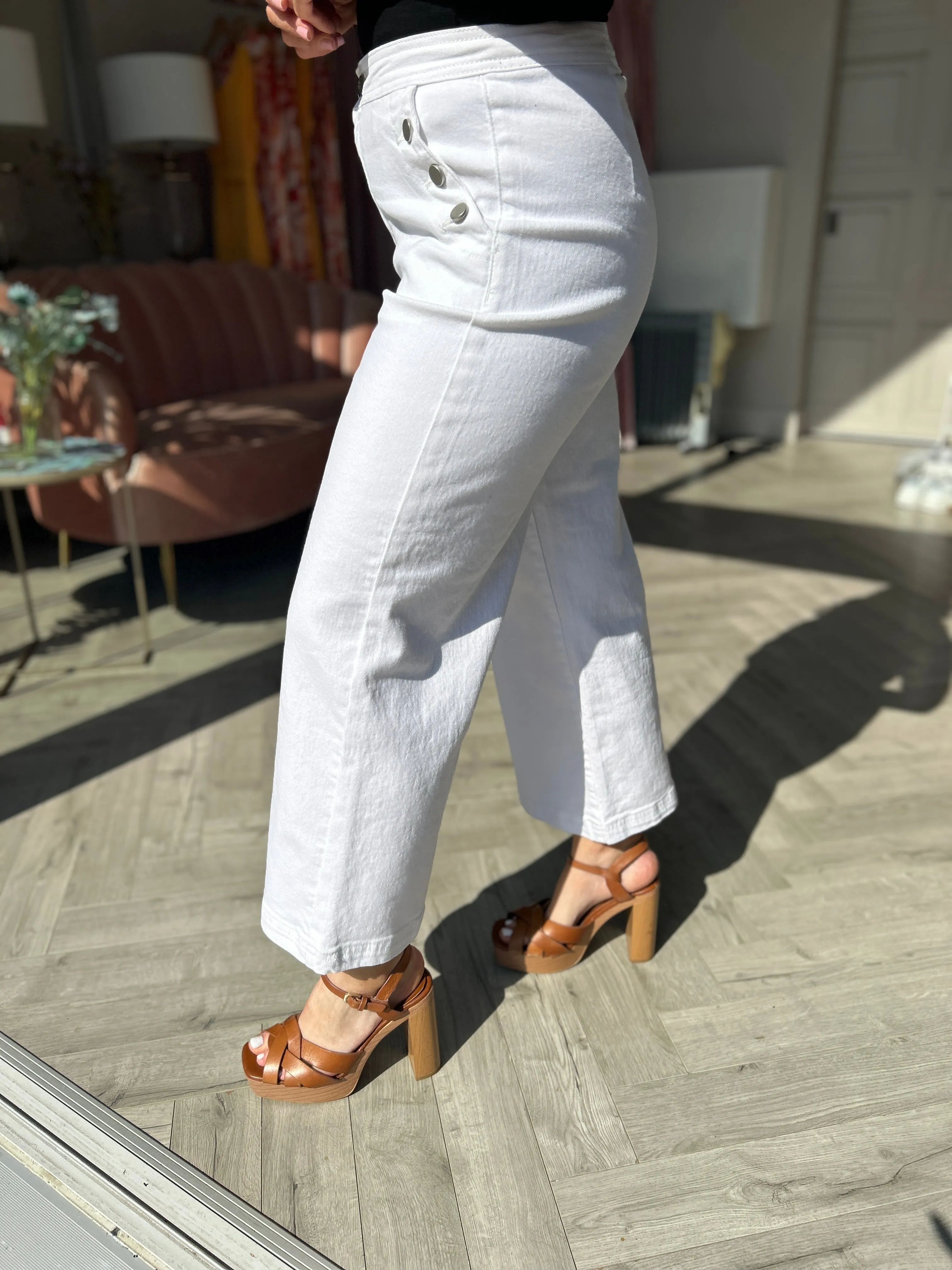 Aya White Jean