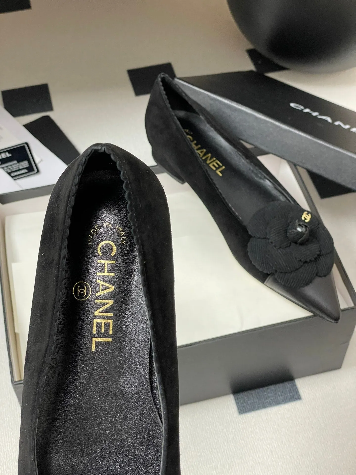 CC 25C Classic Camellia Pointed High Heels Flat 15mm Black Suede 247610