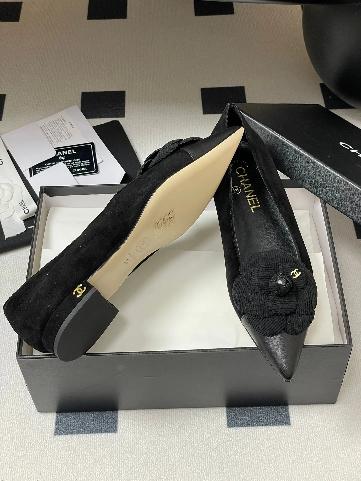 CC 25C Classic Camellia Pointed High Heels Flat 15mm Black Suede 247610