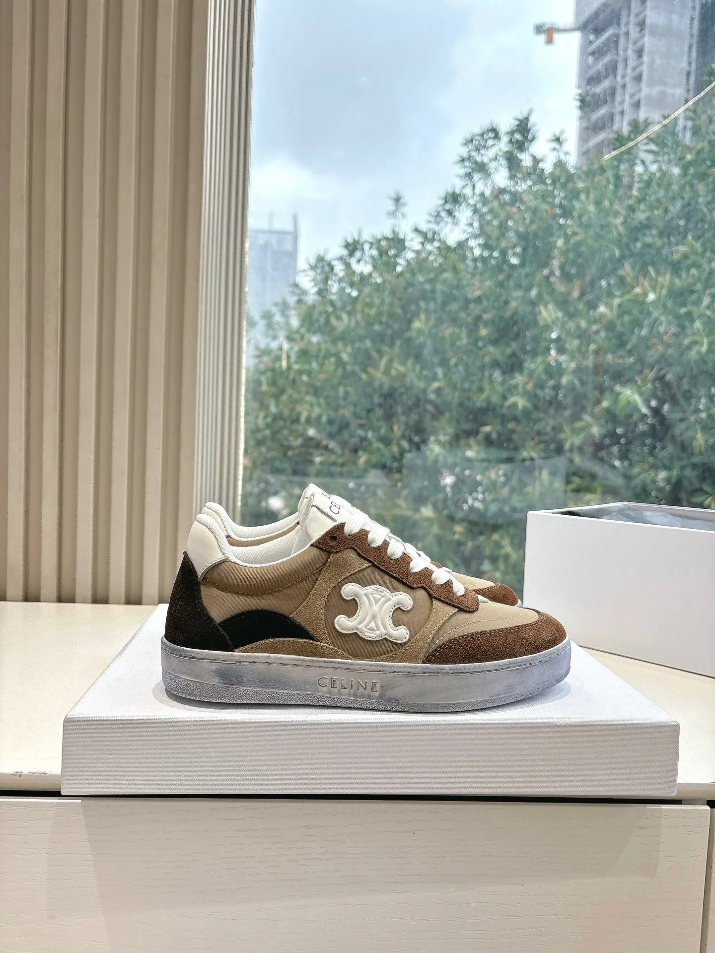 CELINE Sneaker Bronze Suede 285894