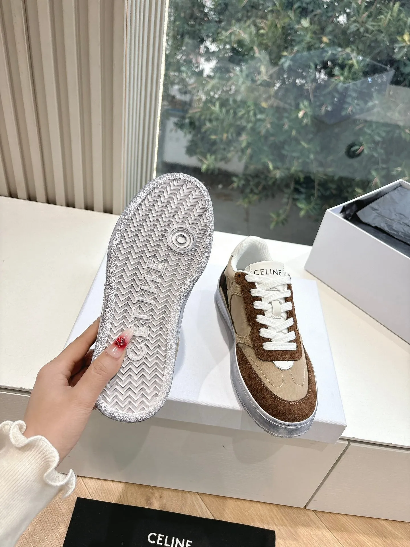 CELINE Sneaker Bronze Suede 285894