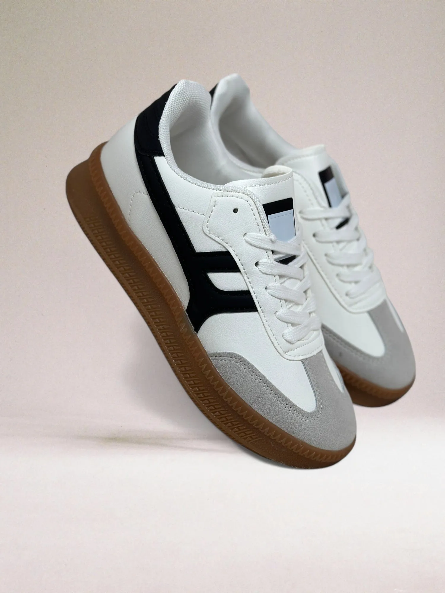 Claire De Rosé | Chic Fashionable Sneakers
