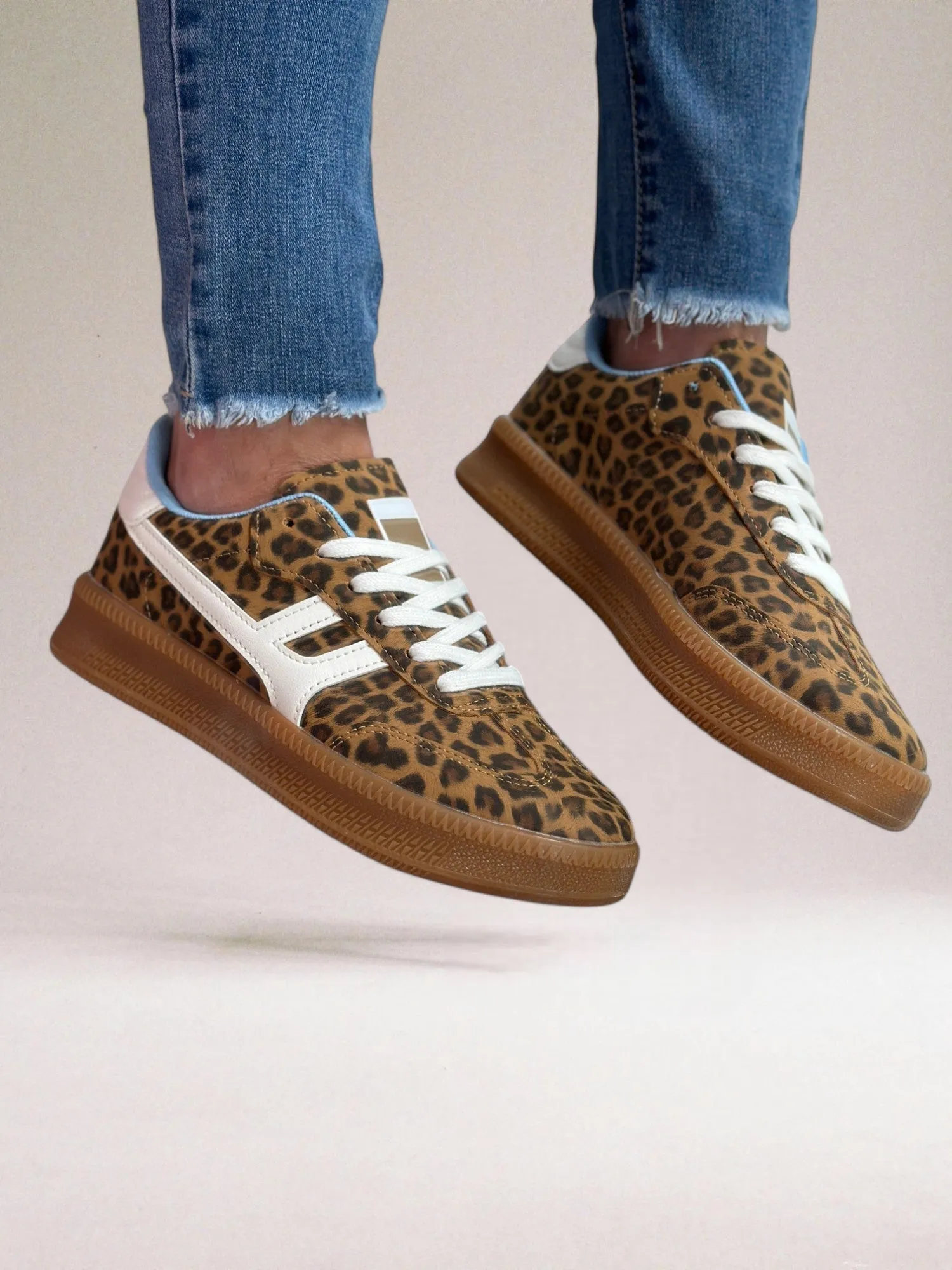 Claire De Rosé | Chic Fashionable Sneakers