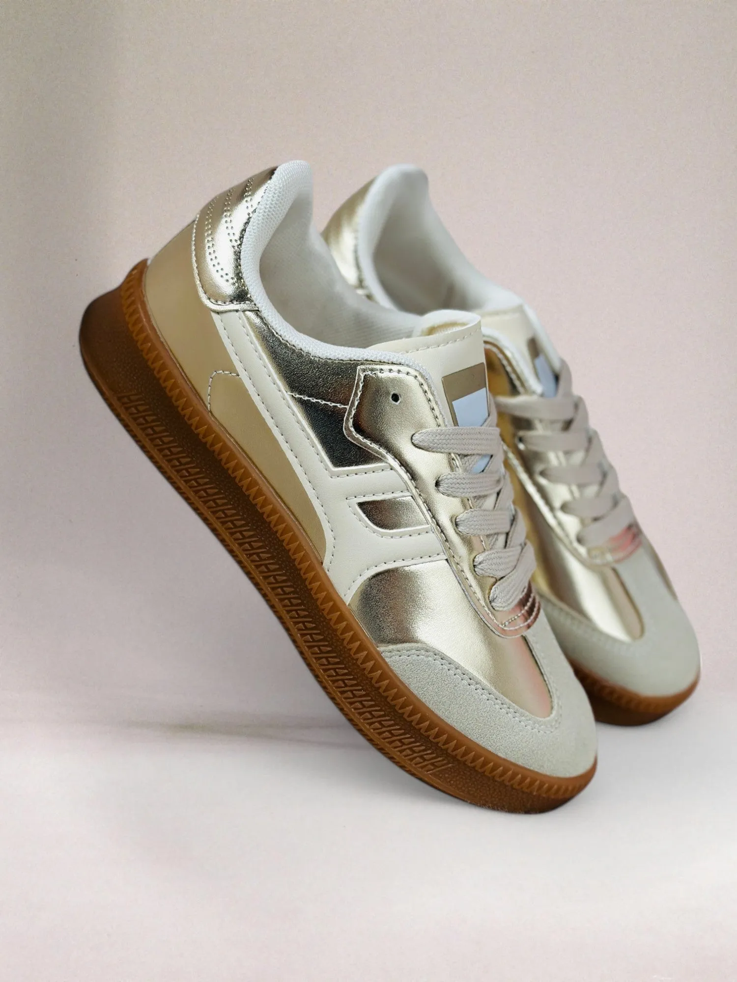Claire De Rosé | Chic Fashionable Sneakers