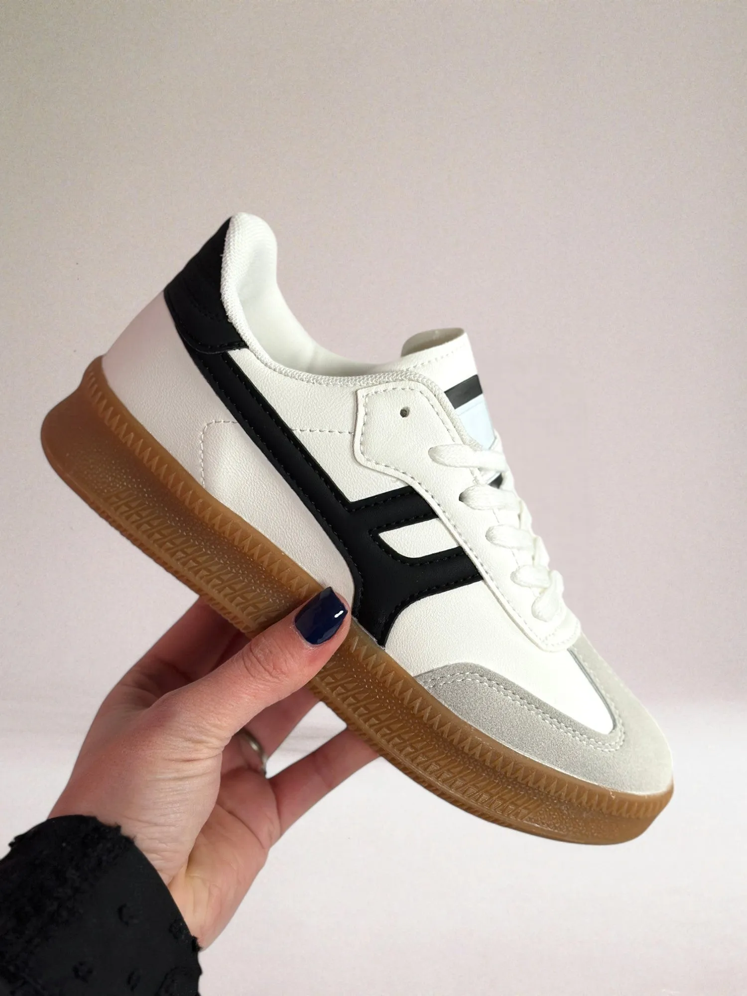 Claire De Rosé | Chic Fashionable Sneakers
