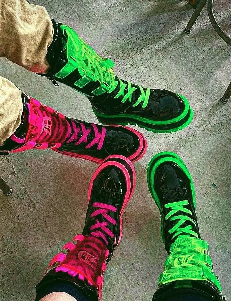 DEMONIA SLACKER-156 - BLACK PATENT & UV NEON PINK ✰ PRE ORDER ✰