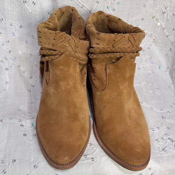 Dolce Vita ’Kade' Tan Suede Tassel Bootie Western-Boho Ankle Boots Size 8