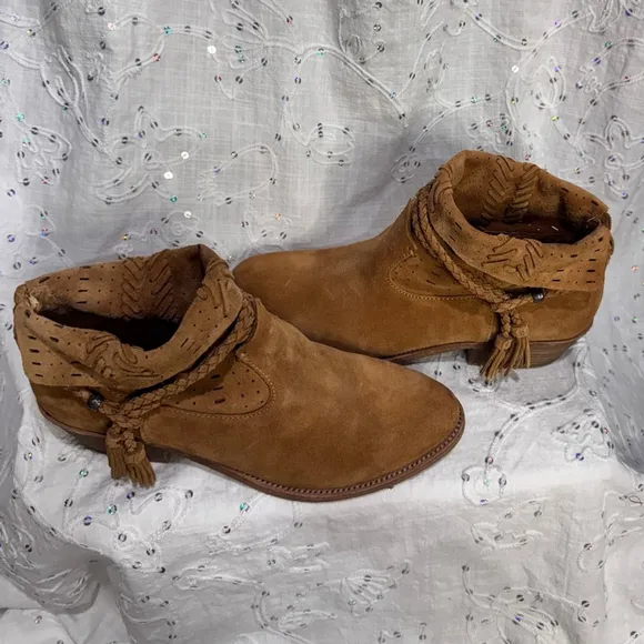 Dolce Vita ’Kade' Tan Suede Tassel Bootie Western-Boho Ankle Boots Size 8