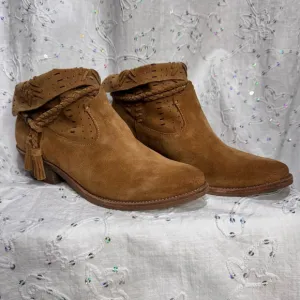 Dolce Vita ’Kade' Tan Suede Tassel Bootie Western-Boho Ankle Boots Size 8