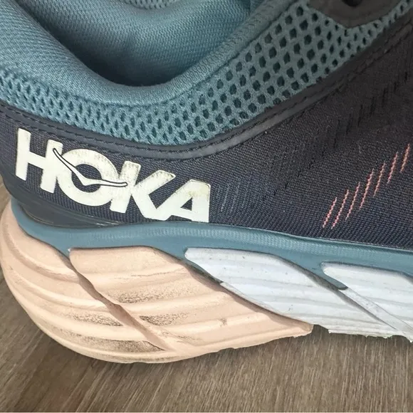 Hoka sneakers size 10.5