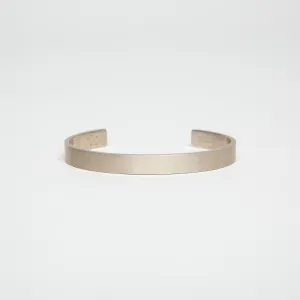 LE GRAMME | 21G BRUSHED SILVER RIBBON CUFF BRACELET