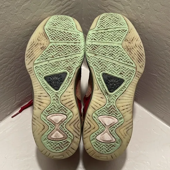 Nike LeBron 8 VIII BG GS Empire Jade DH3236-600 Sizez 7Y Red and Tan Yellow.
