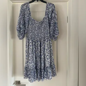 NWT Revolve Super Natural‎ By Secret Mission Greenport Dress Blue Floral Size L