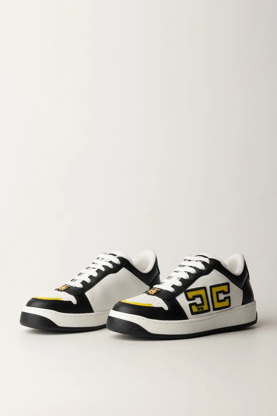 Sneakers In Pelle con Logo Doppia C