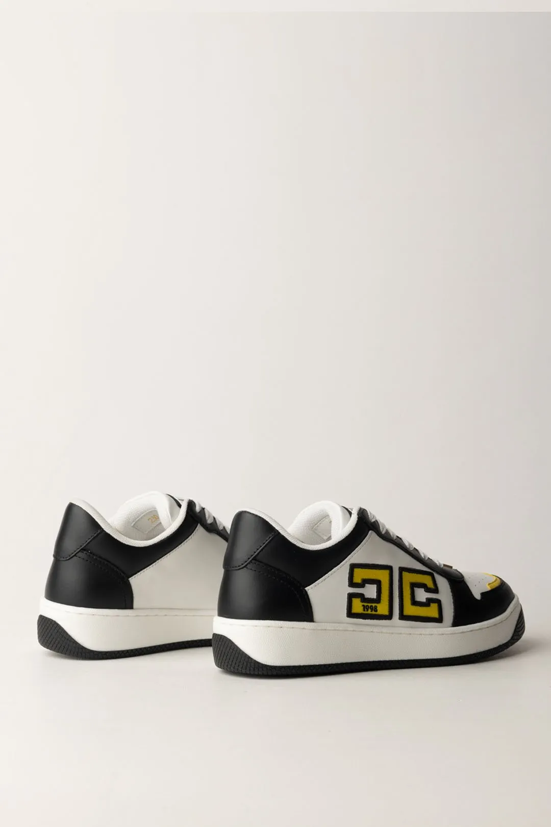 Sneakers In Pelle con Logo Doppia C