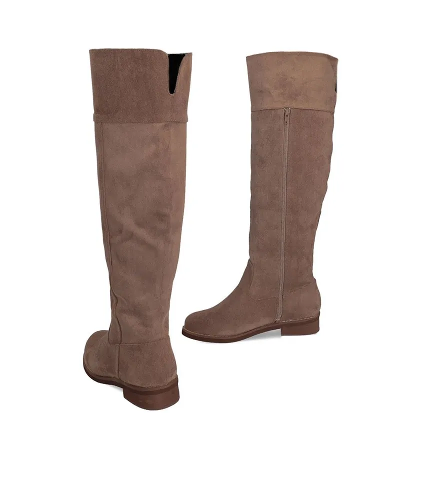 Stylish Flat Knee-high boots in Light Brown Faux suede