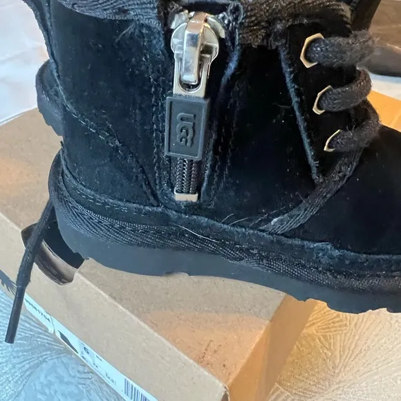 Ugg children black suede size 6