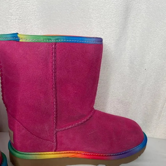 UGG Classic Short II Rainbow Girls Suede Winter Boot Pink Azalea Toddler Size 13